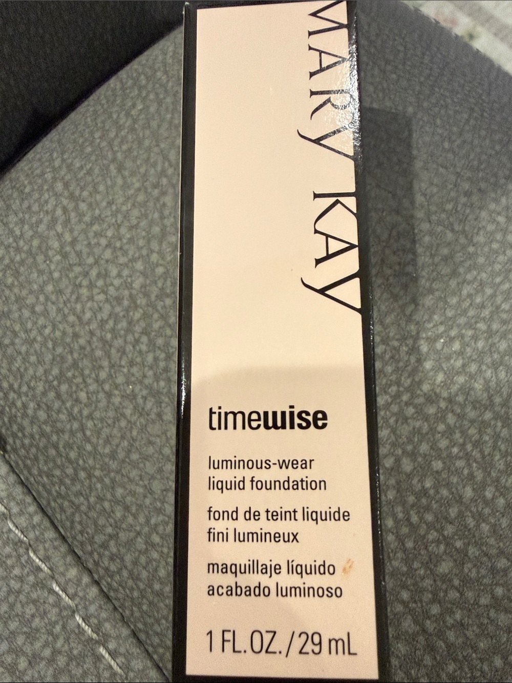 Mary Kay TimeWise Luminous-Wear Liquid Foundation - Light Beige